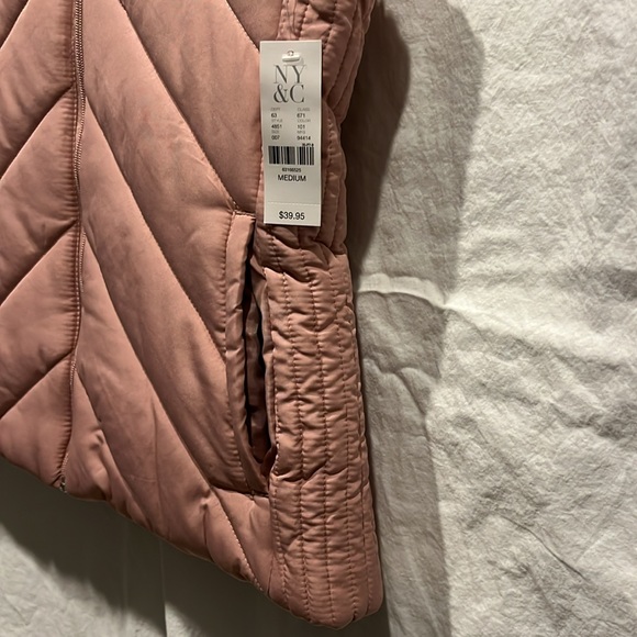 NY&C NWT Quilted vest size Medium zip up slant pockets mauve color - Picture 2 of 5
